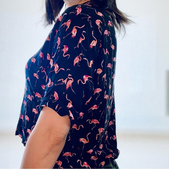 Flamingo collared 🦩 rolled short sleeve button down crop top size small - Picture 4 of 7
